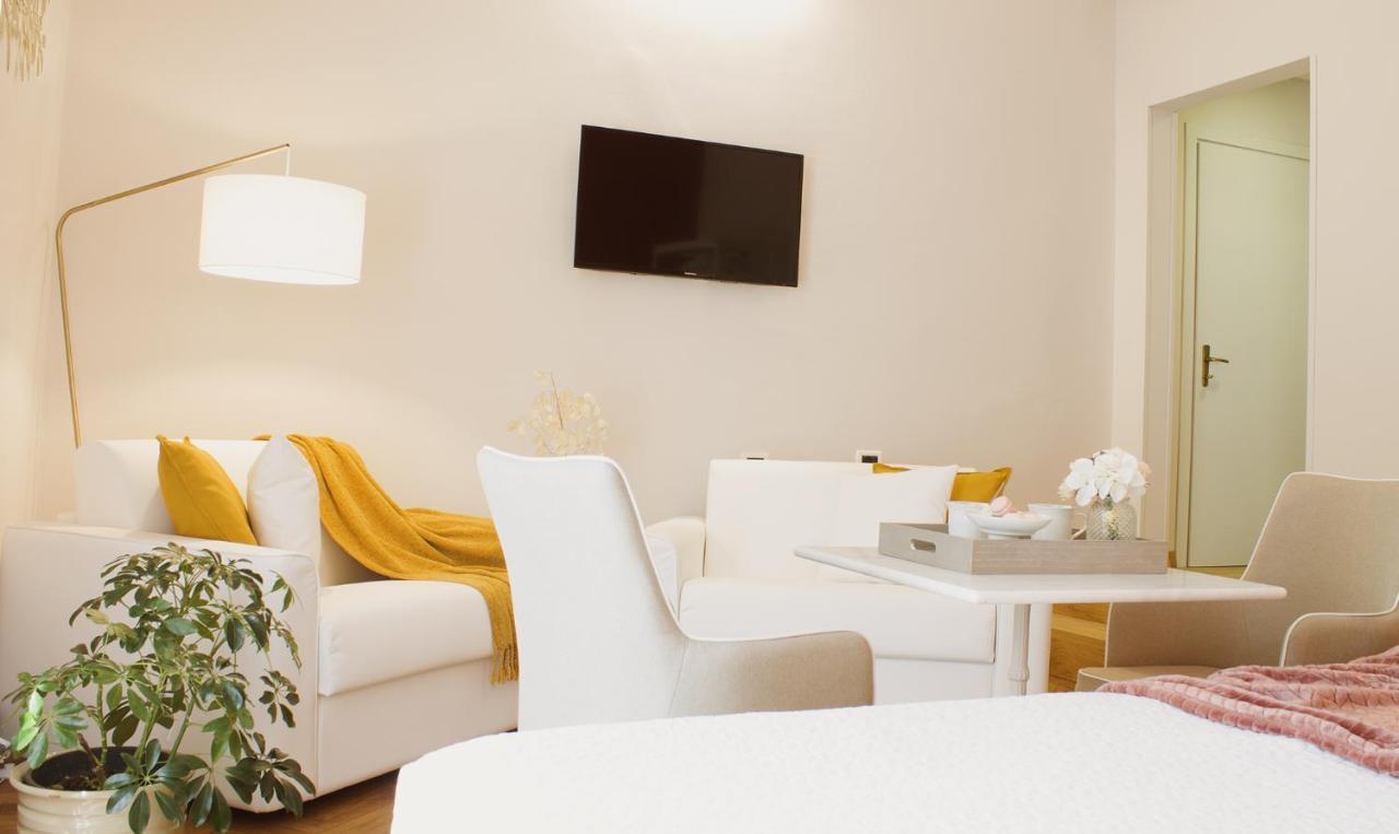 Accanto Al Centro B&B Prato  Exterior photo